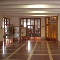 Škola a její interiér (2005)